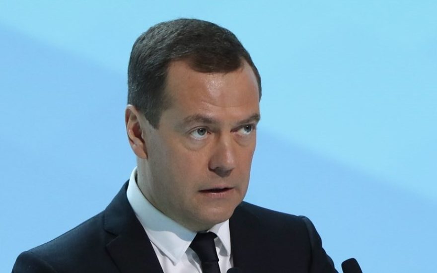 Реванш капитализма: Дмитрий Медведев подписал указ об отмене 8-часового рабочего дня