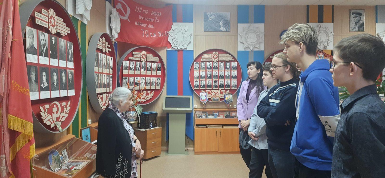 Рязанские комсомольцы посетили музей «Боевой славы» к 100 летию СССР