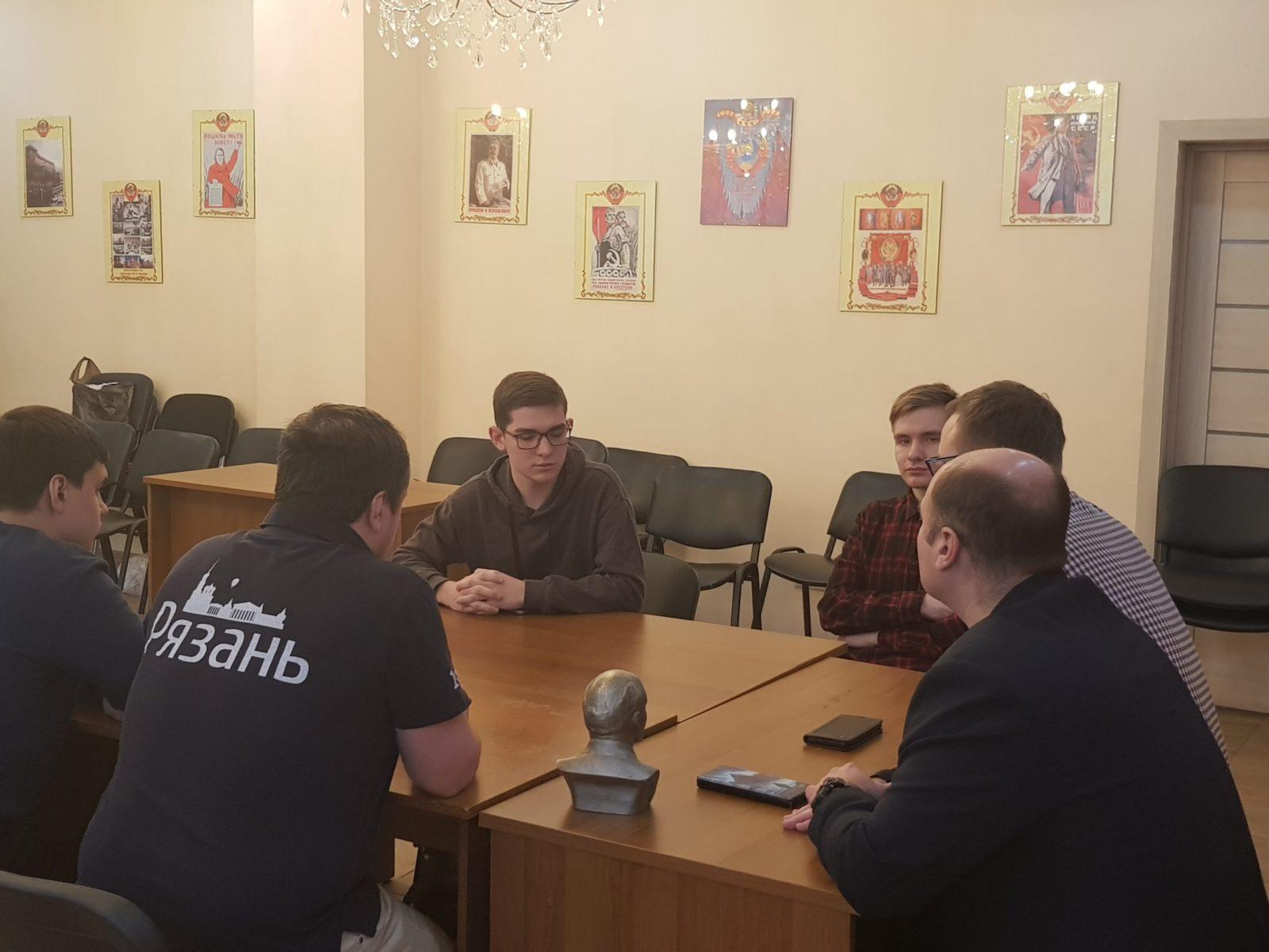 Владимир Исаков встретился с киберспортивным клубом «LKSM RZN»