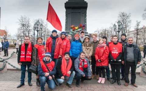 Рязанские комсомольцы приняли участие в Московском праздничном шествии 7 ноября