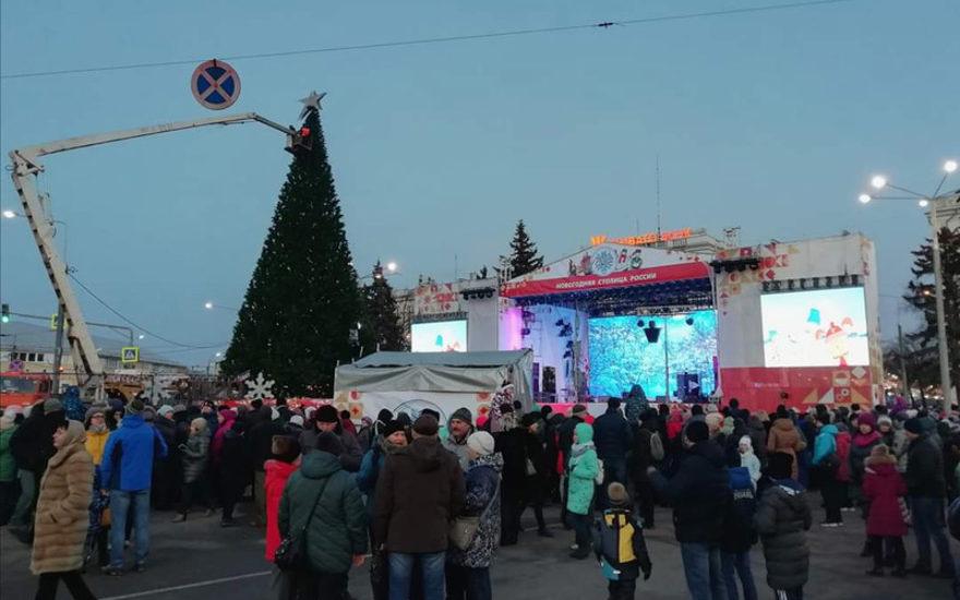В новогодней столице России не смогли зажечь ёлку