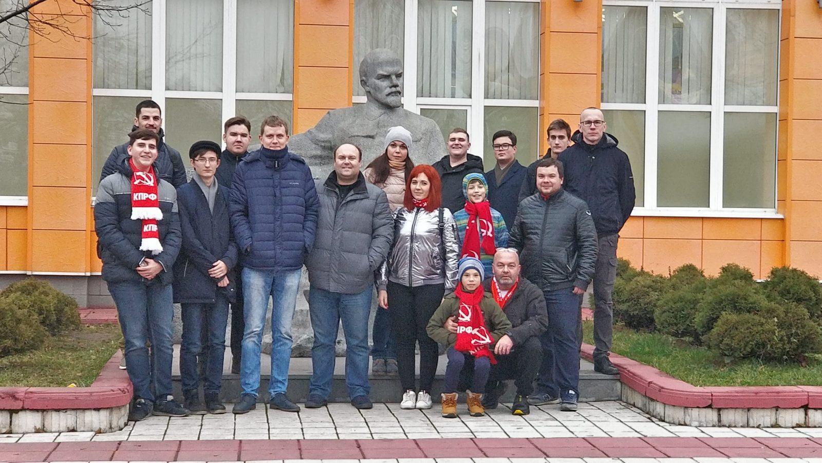 Рязанские комсомольцы  посетили с экскурсией Совхоз имени Ленина