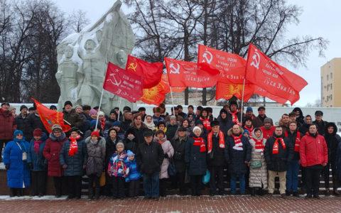 23 февраля рязанские коммунисты возложили цветы к монументу Победы в г.Рязани.