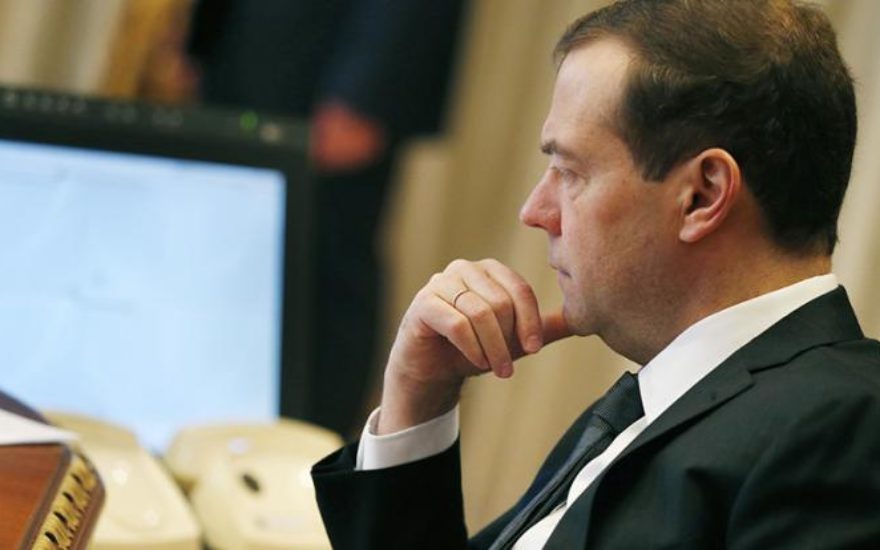 Дмитрий Медведев запретил интернету себя ругать