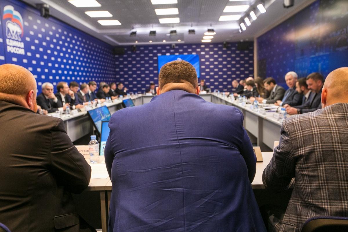 Госдума голосами единороссов приняла во втором чтении закон о трехдневных выборах
