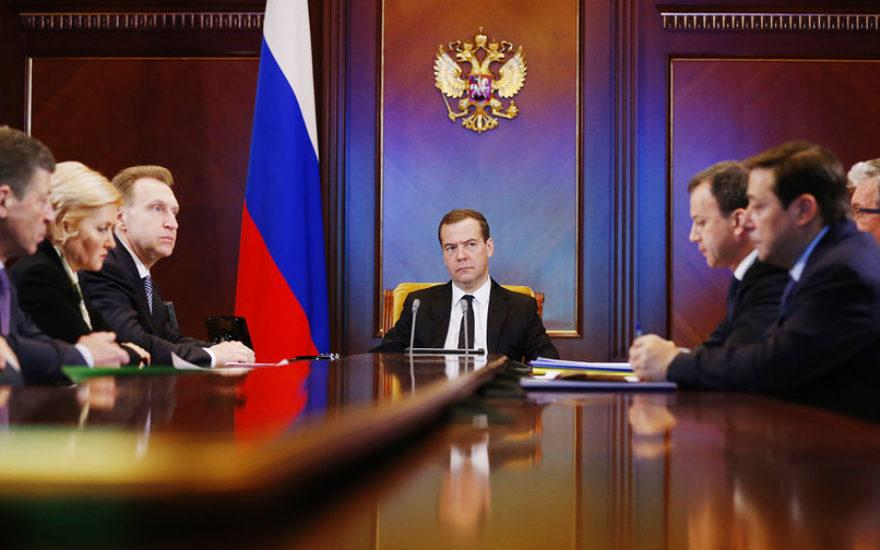 Правительство России в полном составе уходит в отставку