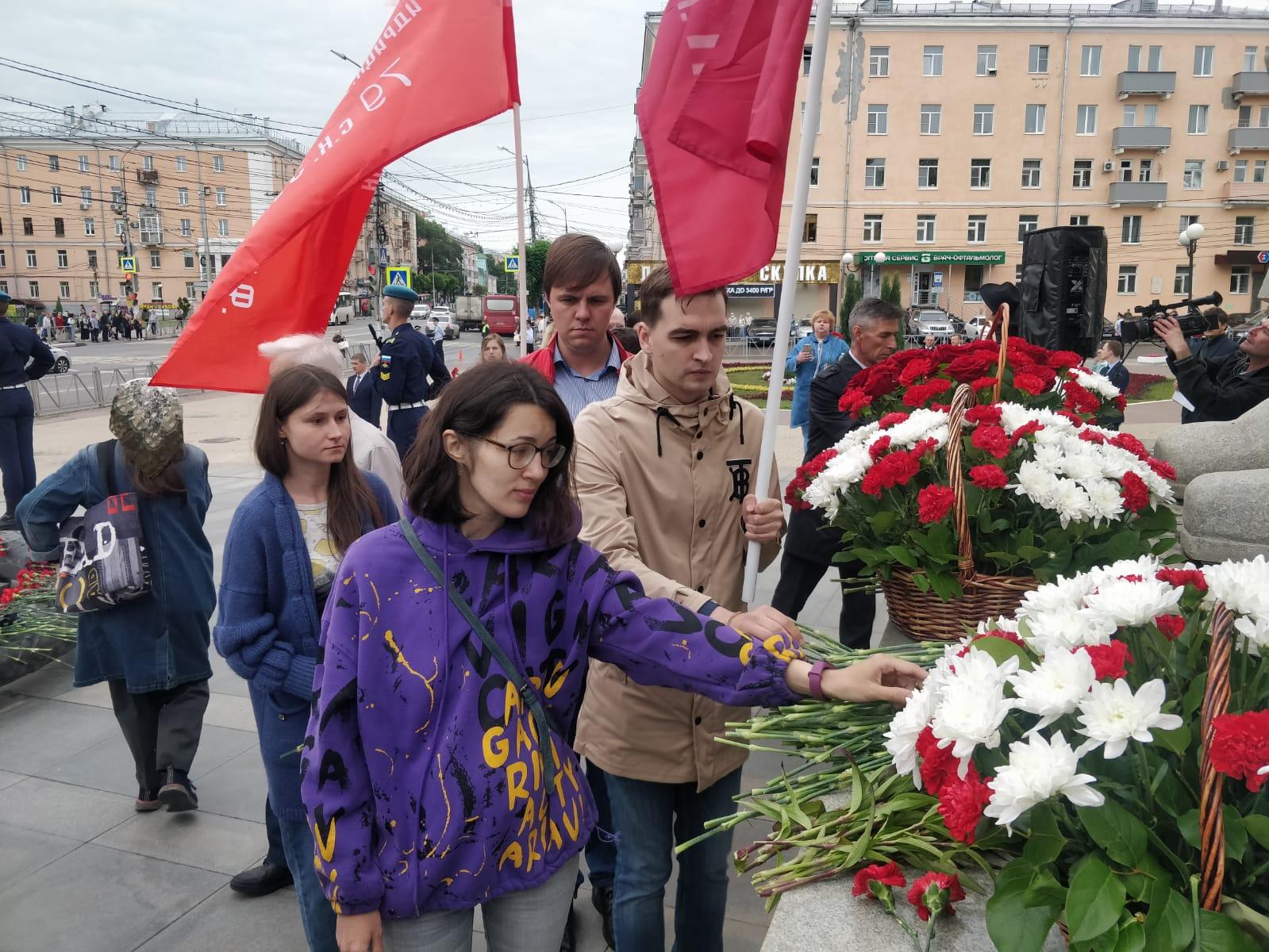 Рязанские коммунисты возложили цветы к Вечному огню в День памяти
